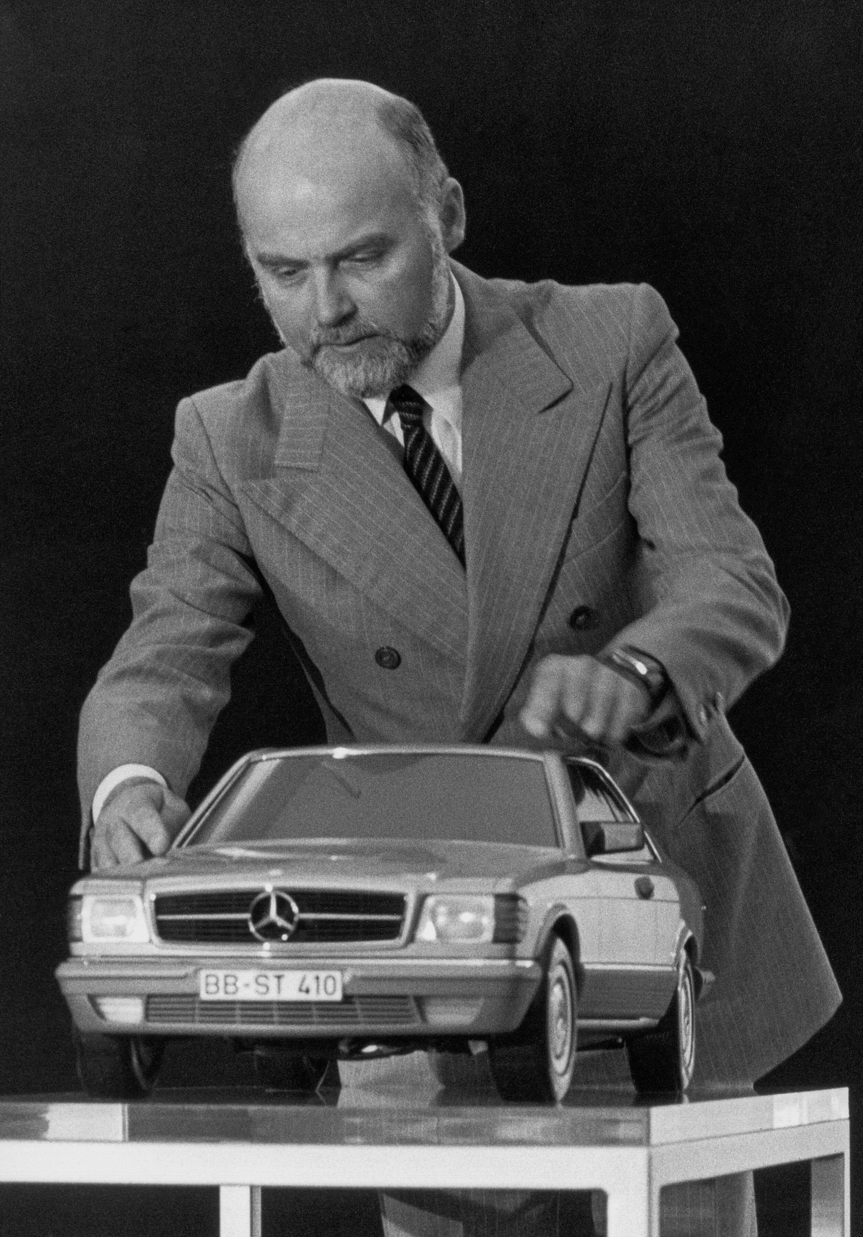 Mercedes-Benz S-Class Coupé of the 126 model series. It was presented at the International Motor Show in Frankfurt am Main (IAA) from 17 to 27 September 1981. The design was created under the direction of Bruno Sacco. (Photo signature in the Mercedes-Benz Classic archive: C32704)