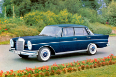 Mercedes-Benz 300 SE (W 112). This model was presented at the International Motor Show in Frankfurt am Main (IAA) from 21 September to 1 October 1961. (Photo signature in the Mercedes-Benz Classic archive: 1998DIG75)